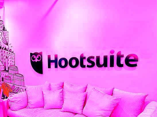 background of hootsuite